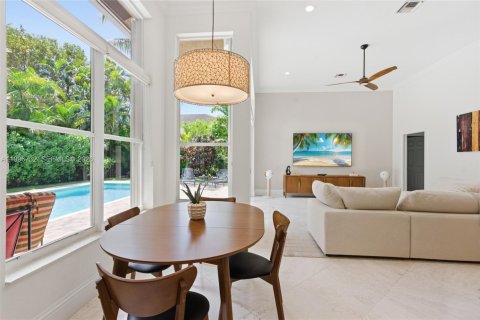 House in Weston, Florida 5 bedrooms, 277.96 sq.m. № 2068147 - photo 13