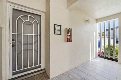 Condo in Longboat Key, Florida, 2 bedrooms  № 2212802 - photo 2