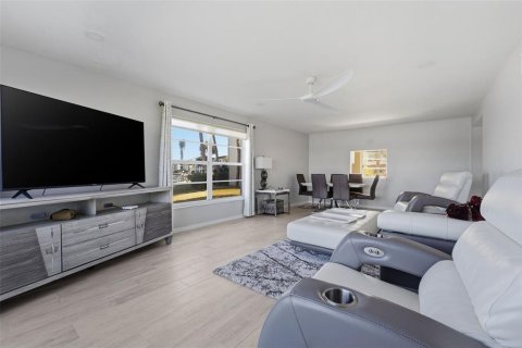 Condo in Longboat Key, Florida, 2 bedrooms  № 2212802 - photo 8
