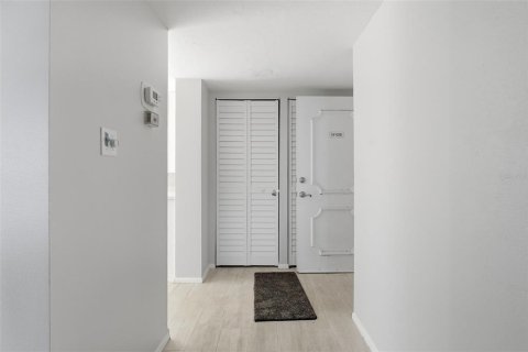 Condo in Longboat Key, Florida, 2 bedrooms  № 2212802 - photo 3