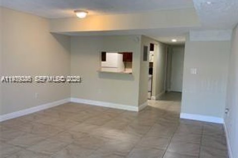 Condo in Miami, Florida, 2 bedrooms № 1996967 - photo 6