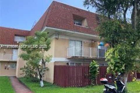 Condo in Miami, Florida, 2 bedrooms № 1996967 - photo 15