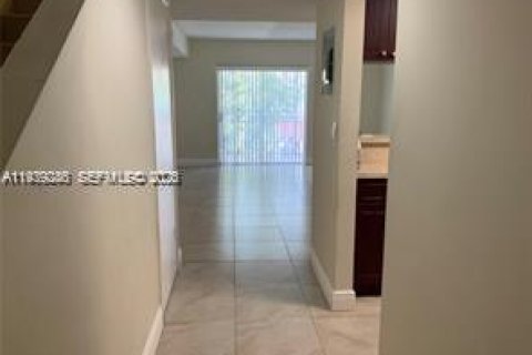 Condo in Miami, Florida, 2 bedrooms № 1996967 - photo 4