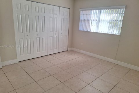 Condo in Miami, Florida, 2 bedrooms № 1996967 - photo 13
