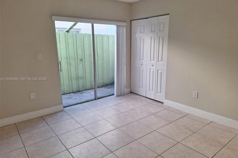 Condo in Miami, Florida, 2 bedrooms № 1996967 - photo 12