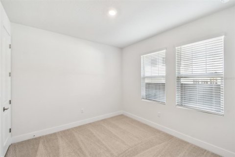 Townhouse in Saint Petersburg, Florida 3 bedrooms, 181.35 sq.m. № 1658361 - photo 3