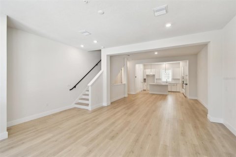 Townhouse in Saint Petersburg, Florida 3 bedrooms, 181.35 sq.m. № 1658361 - photo 18
