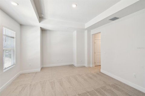 Townhouse in Saint Petersburg, Florida 3 bedrooms, 181.35 sq.m. № 1658361 - photo 22