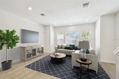 Townhouse in Saint Petersburg, Florida 3 bedrooms, 181.35 sq.m. № 1658361 - photo 14