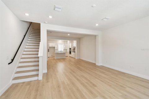 Townhouse in Saint Petersburg, Florida 3 bedrooms, 181.35 sq.m. № 1658361 - photo 17