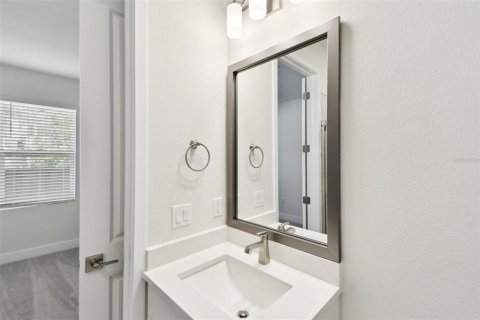 Townhouse in Saint Petersburg, Florida 3 bedrooms, 181.35 sq.m. № 1658361 - photo 5