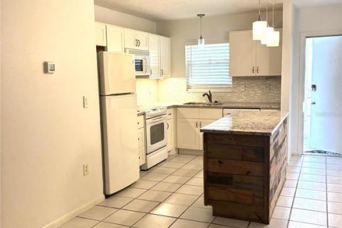 Condo in Bradenton, Florida, 2 bedrooms № 2221173 - photo 4