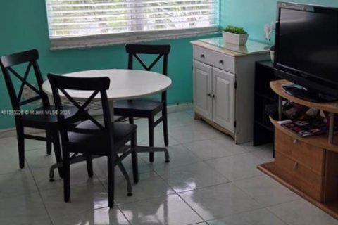 Condominio en venta en Miami Beach, Florida, 29.26 m2 № 519928 - foto 24