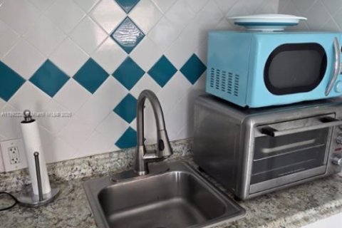 Condominio en venta en Miami Beach, Florida, 29.26 m2 № 519928 - foto 23
