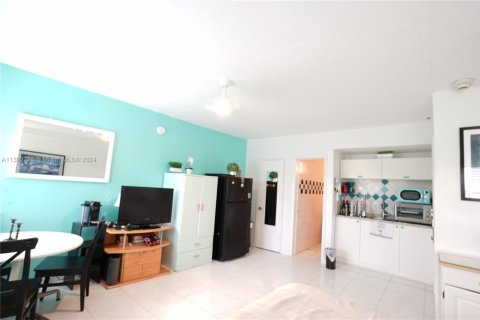 Condominio en venta en Miami Beach, Florida, 29.26 m2 № 519928 - foto 12