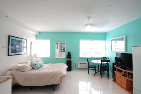 Condominio en venta en Miami Beach, Florida, 29.26 m2 № 519928 - foto 16