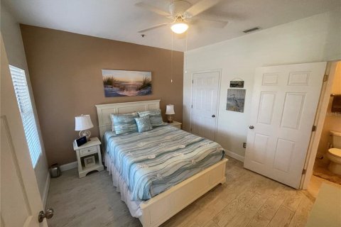 Condo in Seminole, Florida, 2 bedrooms  № 1537191 - photo 11