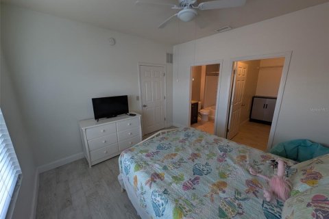 Condo in Seminole, Florida, 2 bedrooms  № 1537191 - photo 24