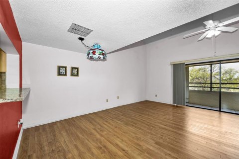 Condo in Tampa, Florida, 2 bedrooms  № 2373011 - photo 7