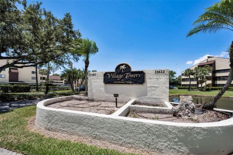 Condo in Tampa, Florida, 2 bedrooms  № 2373011 - photo 24