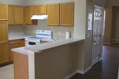 Townhouse in Land O' Lakes, Florida 3 bedrooms, 140.1 sq.m. № 1765919 - photo 5