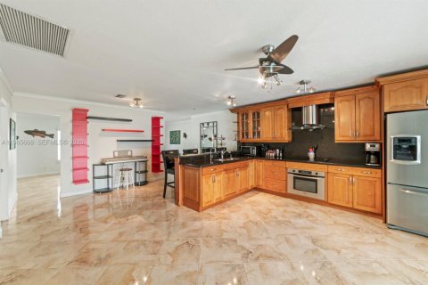 House in Dania Beach, Florida 2 bedrooms, 136.75 sq.m. № 2028863 - photo 6