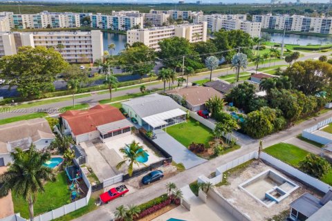 House in Dania Beach, Florida 2 bedrooms, 136.75 sq.m. № 2028863 - photo 27