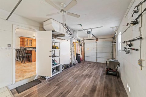 House in Dania Beach, Florida 2 bedrooms, 136.75 sq.m. № 2028863 - photo 24