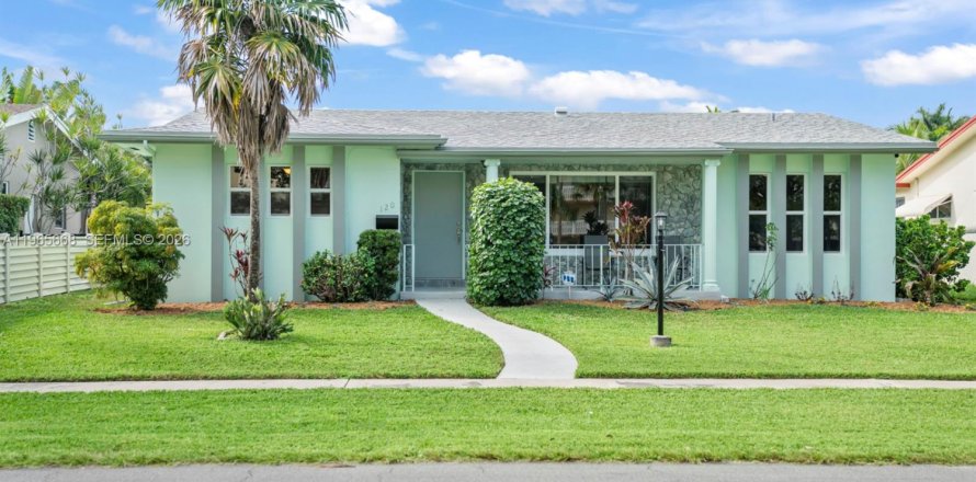 House in Dania Beach, Florida 2 bedrooms, 136.75 sq.m. № 2028863