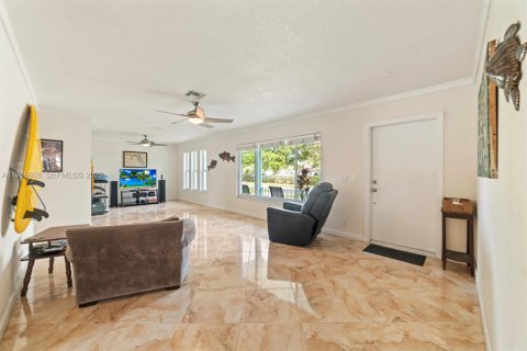 House in Dania Beach, Florida 2 bedrooms, 136.75 sq.m. № 2028863 - photo 5