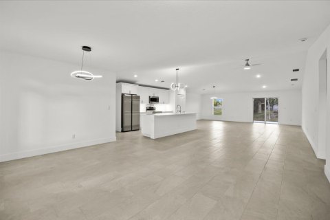 Casa en venta en Port St. Lucie, Florida, 4 dormitorios, 215.81 m2 № 2077764 - foto 8