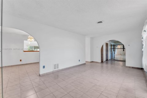 Casa en venta en Miami, Florida, 3 dormitorios, 145.21 m2 № 1995192 - foto 10