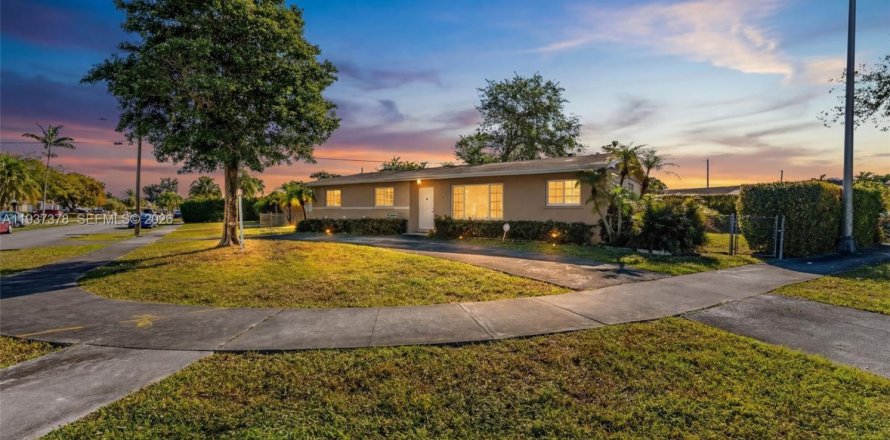 Casa en Miami, Florida 3 dormitorios, 145.21 m2 № 1995192