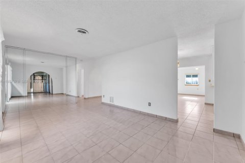 Casa en venta en Miami, Florida, 3 dormitorios, 145.21 m2 № 1995192 - foto 11