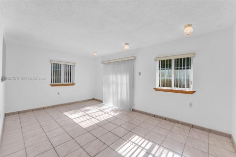 Casa en venta en Miami, Florida, 3 dormitorios, 145.21 m2 № 1995192 - foto 21