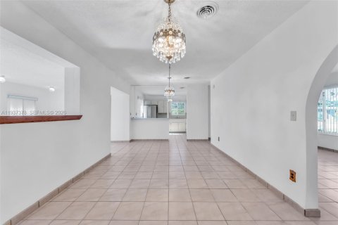 Casa en venta en Miami, Florida, 3 dormitorios, 145.21 m2 № 1995192 - foto 16