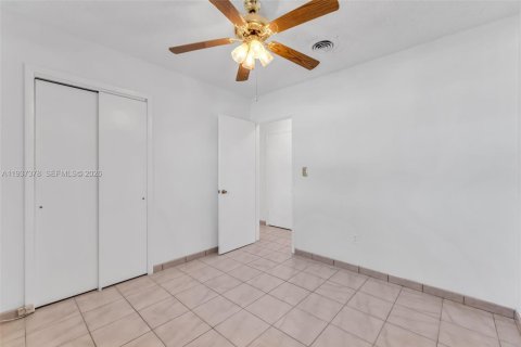 Casa en venta en Miami, Florida, 3 dormitorios, 145.21 m2 № 1995192 - foto 28