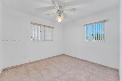 Casa en venta en Miami, Florida, 3 dormitorios, 145.21 m2 № 1995192 - foto 29