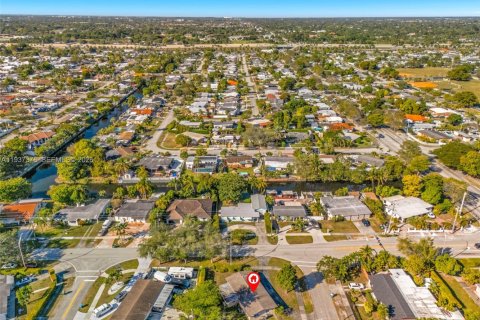 Casa en venta en Miami, Florida, 3 dormitorios, 145.21 m2 № 1995192 - foto 7