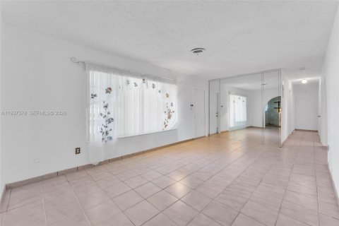 Casa en venta en Miami, Florida, 3 dormitorios, 145.21 m2 № 1995192 - foto 13