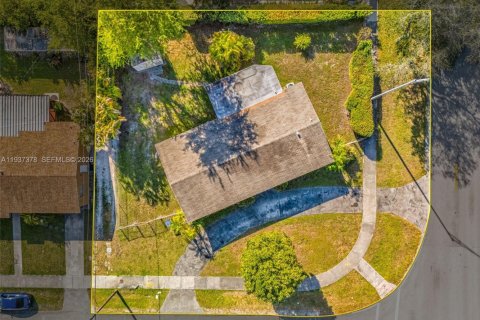 Casa en venta en Miami, Florida, 3 dormitorios, 145.21 m2 № 1995192 - foto 4