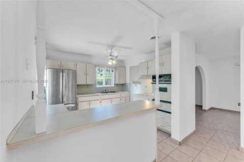 Casa en venta en Miami, Florida, 3 dormitorios, 145.21 m2 № 1995192 - foto 18