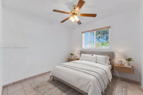 Casa en venta en Miami, Florida, 3 dormitorios, 145.21 m2 № 1995192 - foto 25