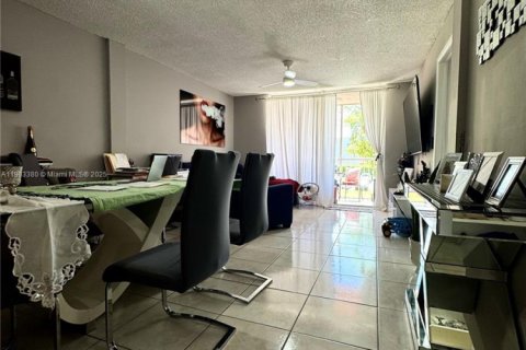 Copropriété à vendre à Miami, Floride: 2 chambres, 74.32 m2 № 1955712 - photo 2