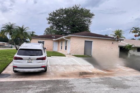 Купить коммерческую недвижимость в Дейви, Флорида 190.64м2, № 1997380 - фото 2