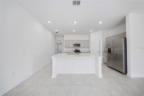 House in Haines City, Florida 4 bedrooms, 170.48 sq.m. № 2210401 - photo 4