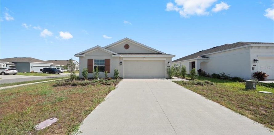 House in Haines City, Florida 4 bedrooms, 170.48 sq.m. № 2210401
