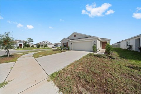 House in Haines City, Florida 4 bedrooms, 170.48 sq.m. № 2210401 - photo 17