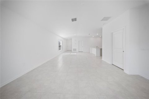 House in Haines City, Florida 4 bedrooms, 170.48 sq.m. № 2210401 - photo 8
