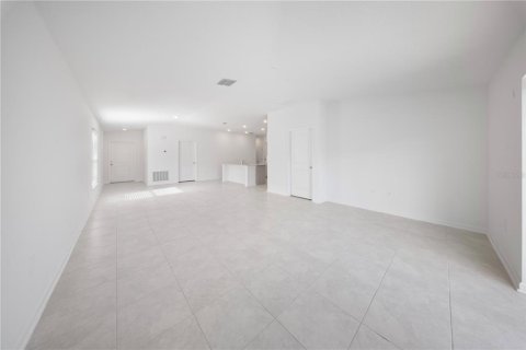 House in Haines City, Florida 4 bedrooms, 170.48 sq.m. № 2210401 - photo 7